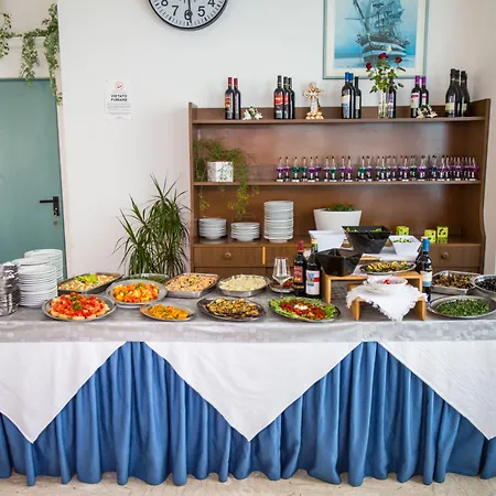 Delfino Отель Сенигаллия